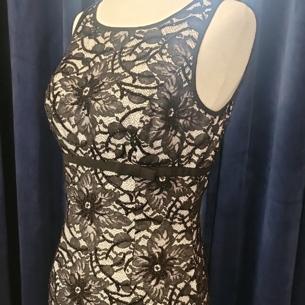 Carmen Marc Valvo Black and White Bodycon Midi Dress NWOT
